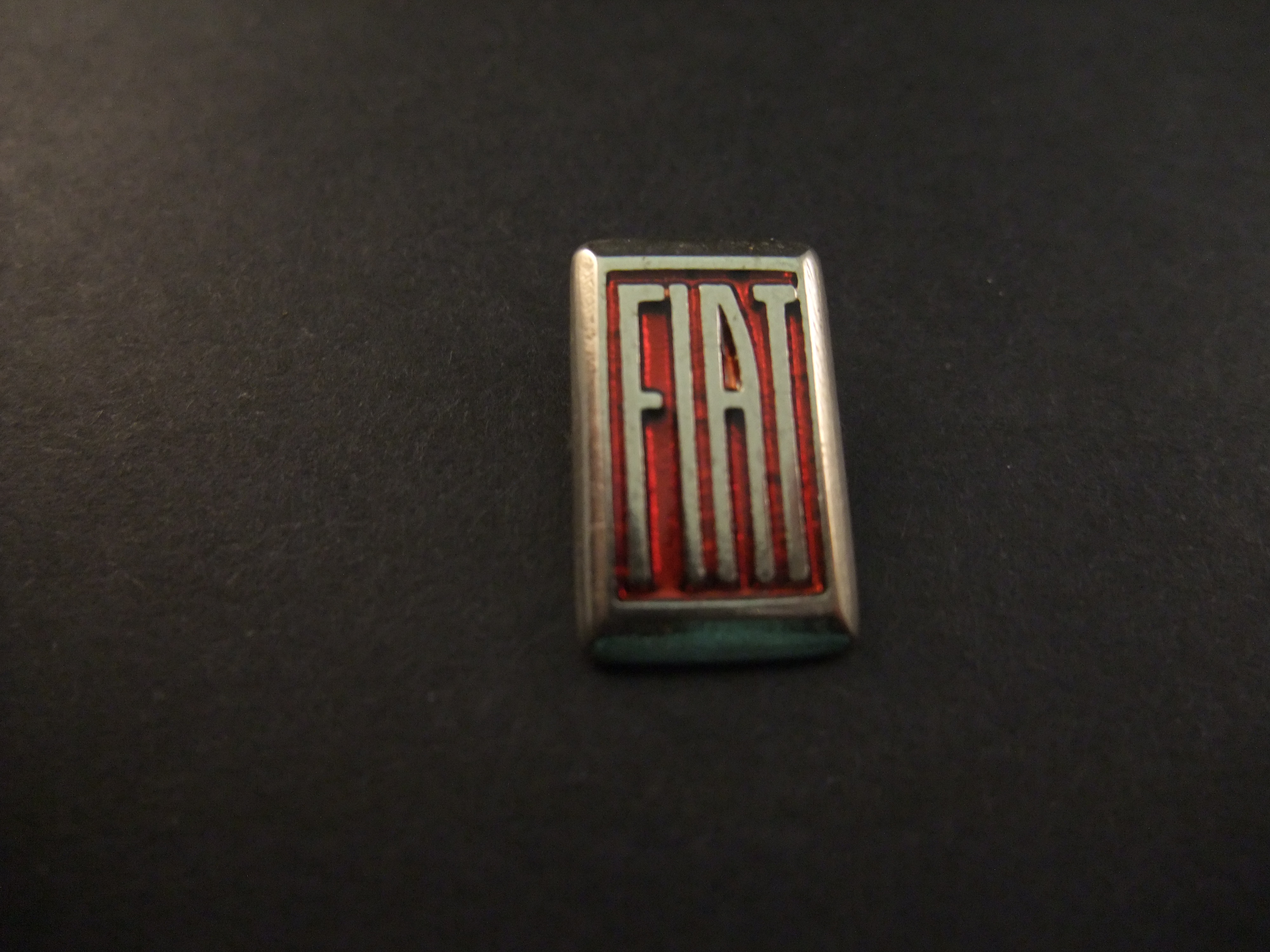 Fiat auto logo rood zilverrand